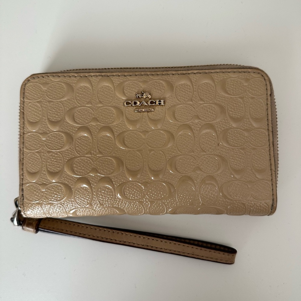 COACH - Beige Wallet ✨
